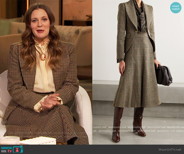 Michael Kors Chain-embellished houndstooth wool blazer worn by Drew Barrymore on The Drew Barrymore Show