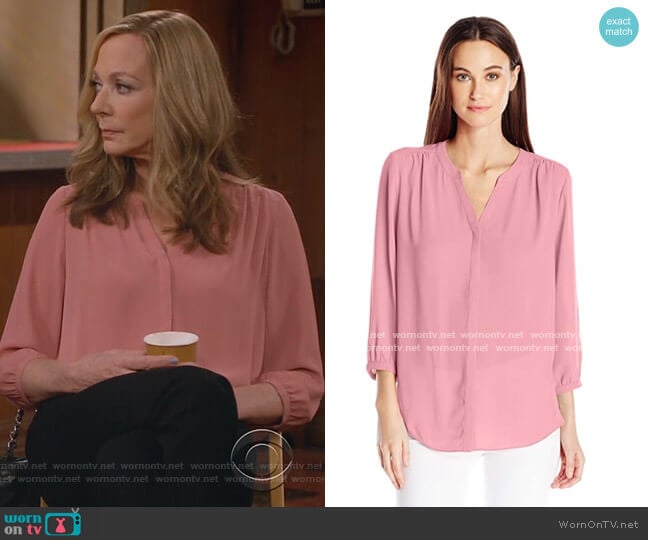 NYDJ 3/4 Sleeve Pintuck Blouse worn by Bonnie Plunkett (Allison Janney) on Mom