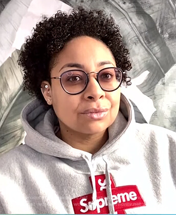 Raven Symone’s gray Supreme hoodie on E! News Daily Pop