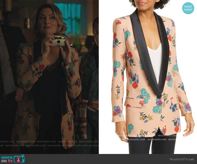 Smythe Floral Long Shawl Lapel Blazer worn by Alice Cooper (Mädchen Amick) on Riverdale