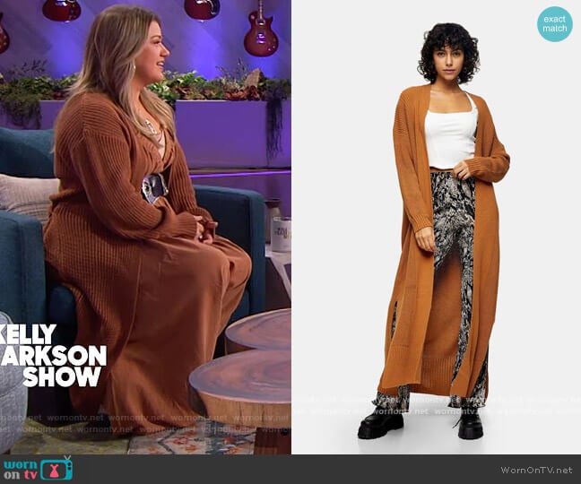 Topshop Camel Maxi Cardigan worn by Kelly Clarkson on The Kelly Clarkson Show