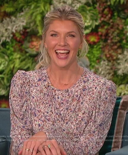 Amanda’s floral ruched dress on The Talk