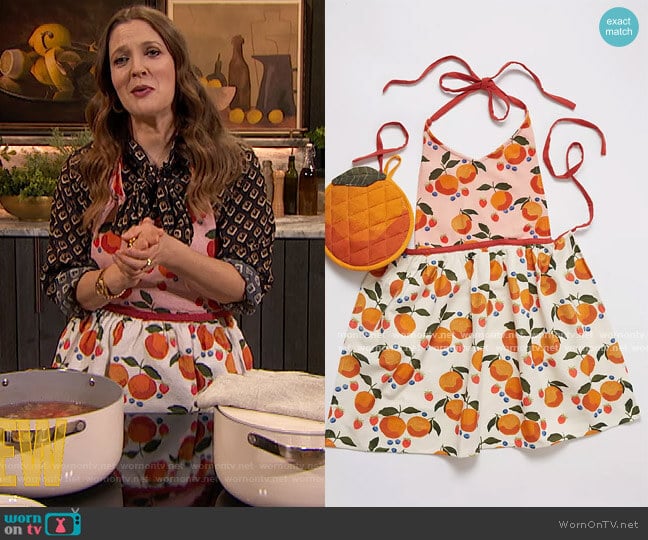 Anthropologie Casa Fruita Pot Holder & Apron Set worn by Drew Barrymore on The Drew Barrymore Show