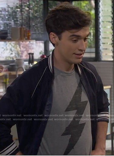 Freddie’s grey bolt print tee on Call Your Mother
