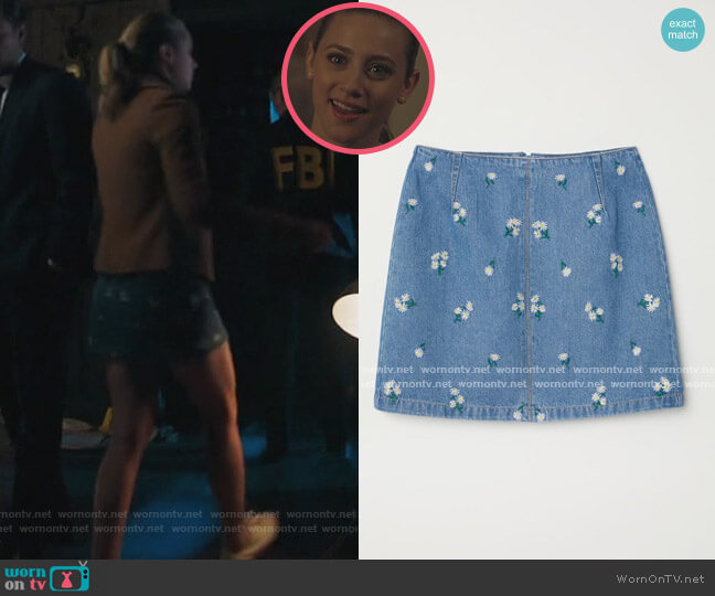 H&M Denim Skirt with Embroidery worn by Betty Cooper (Lili Reinhart) on Riverdale