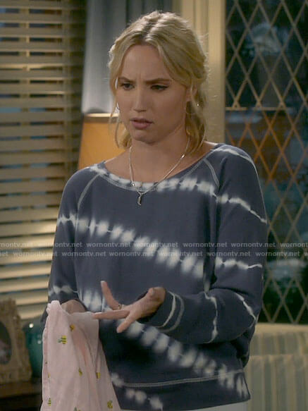 Mandy’s blue tie dye sweatshirt on Last Man Standing