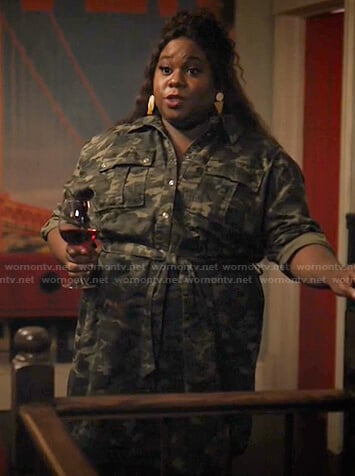 Mo’s camo print shirtdress on Zoeys Extraordinary Playlist