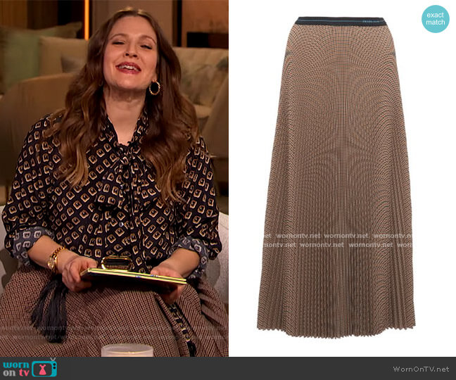 Prada Checked Plisse-Crepe Midi Skirt worn by Drew Barrymore on The Drew Barrymore Show