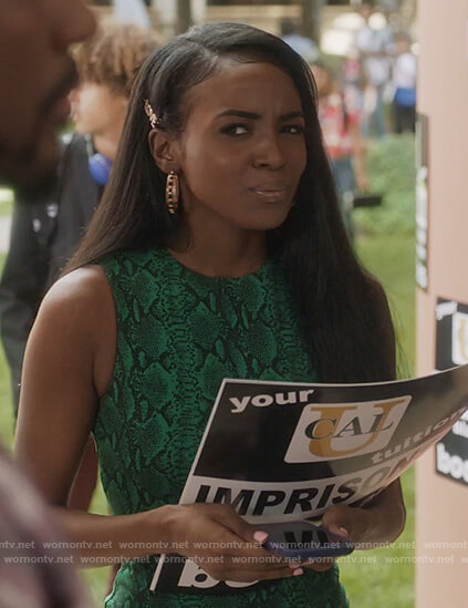 Rochelle’s green sleeveless snakeskin print dress on Grown-ish