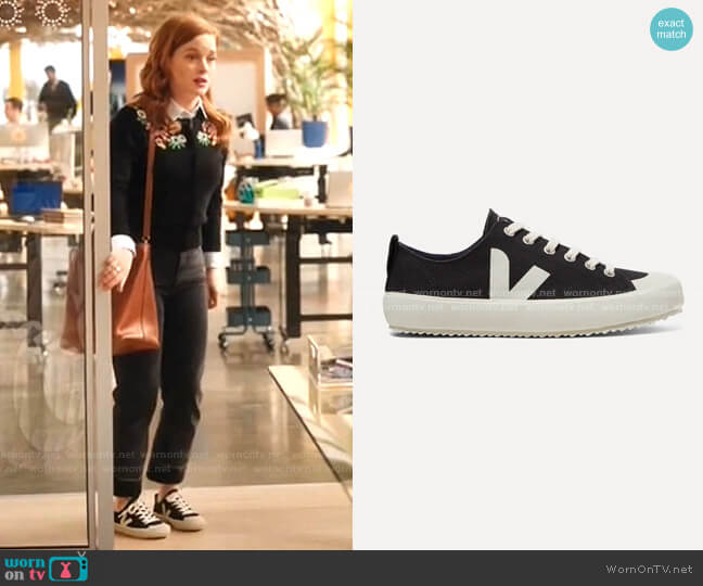 Veja Nova organic cotton-canvas sneakers worn by Zoey Clarke (Jane Levy) on Zoeys Extraordinary Playlist