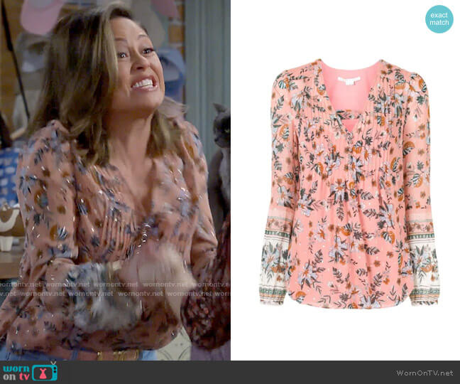 Veronica Beard Lowell Blouse worn by Tara Barnett (Vanessa Lachey) on Call Me Kat