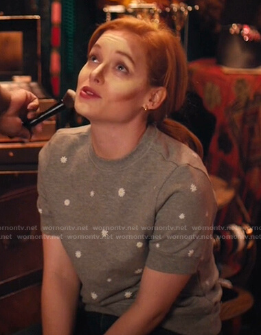 Zoey’s grey floral short sleeve sweatshirt on Zoeys Extraordinary Playlist