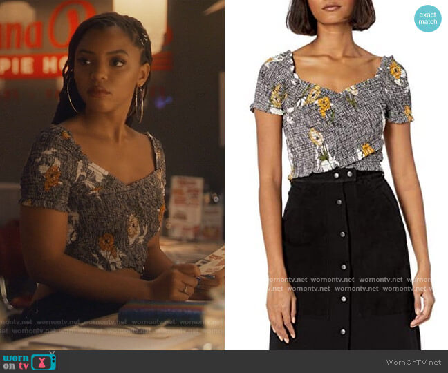 ASTR Smocked Short Sleeve Crossover Crop Top worn by Jazlyn Forster (Chloe Bailey) on Grown-ish