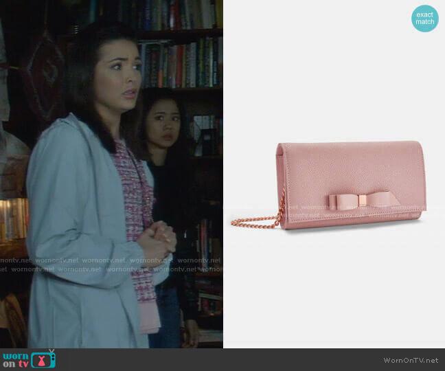 Ted Baker Alaine Shoulder Bag worn by Bess (Maddison Jaizani) on Nancy Drew