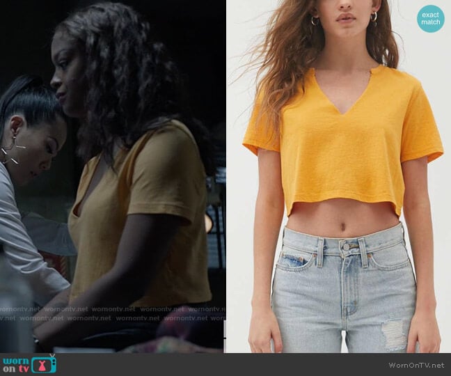 BDG Arcadian Notch Neck Cropped Tee worn by Ryan Wilder (Javicia Leslie) on Batwoman
