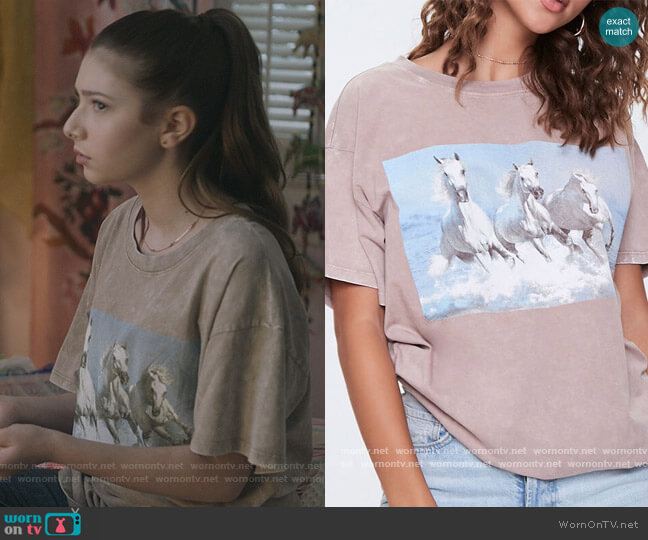 Forever 21 Mineral Wash Horse Graphic Tee worn by Natalie (Makenzie Moss) on The Unicorn