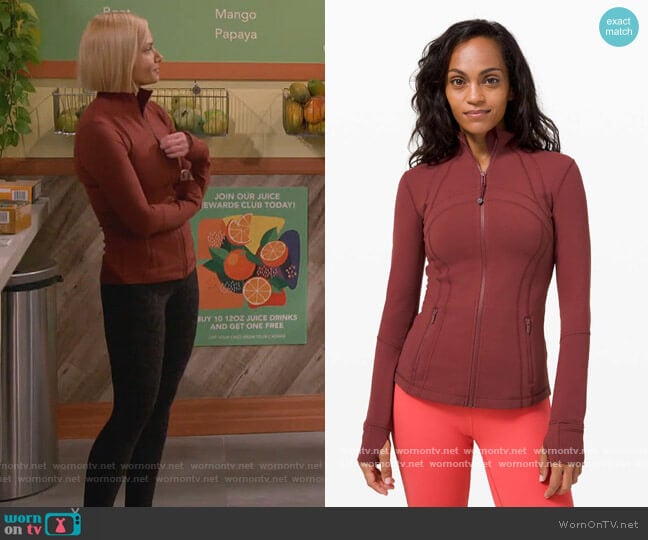 Lululemon Define Jacket worn by Jill Kendall (Jaime Pressly) on Mom