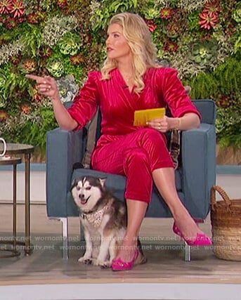 Amanda’s pink embellished pumps on The Talk