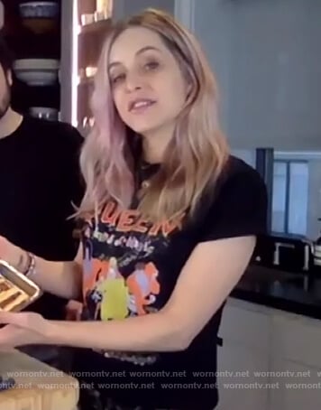 Jenny Mollen’s Queen graphic tee on The Drew Barrymore Show