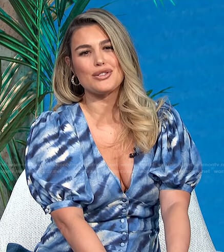 Carissa’s blue printed puff sleeve dress on E! News Daily Pop