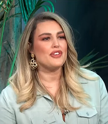 Carissa’s gold drop earrings on E! News Daily Pop