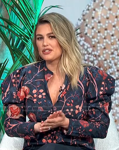 Carissa’s blue floral puff sleeve blouse on E! News Daily Pop