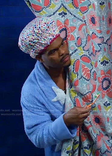 Carter’s blue star robe on Call Me Kat