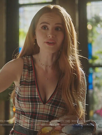 Cheryl’s choker necklace on Riverdale