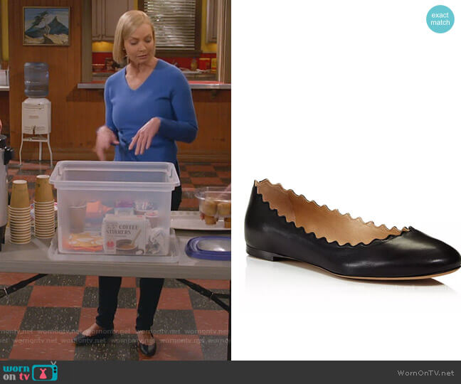 Chloe Lauren Scalloped Leather Ballet Flats worn by Jill Kendall (Jaime Pressly) on Mom