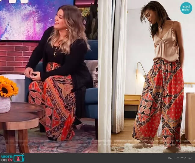 Free People Starshine Lounge Pants worn by Kelly Clarkson on The Kelly Clarkson Show