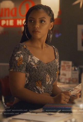 Jazlyn’s gray floral crossover top on Grown-ish