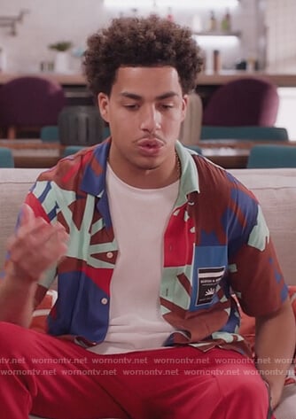 Junior’s multicolored print shirt on Black-ish