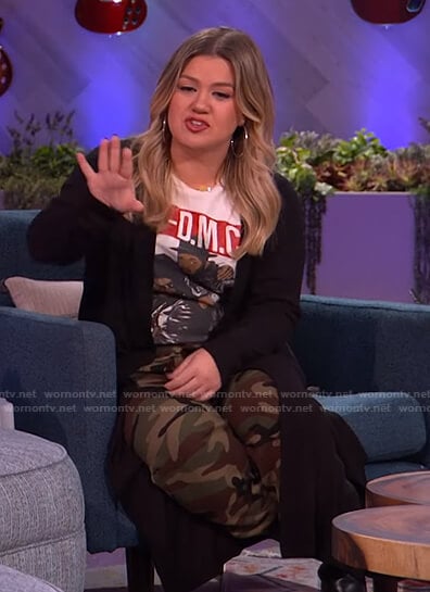 Kelly’s Run DMC print tee on The Kelly Clarkson Show