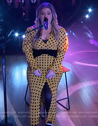 Kelly’s yellow polka dot dress on The Kelly Clarkson Show