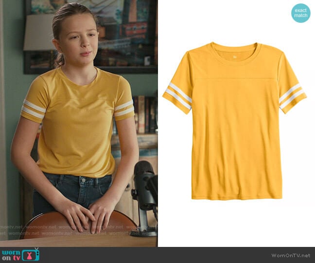 Kohls Crewneck Varsity Tee worn by Anna-Kat Otto (Giselle Eisenberg) on American Housewife