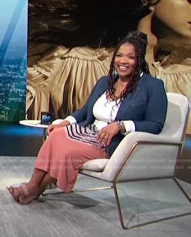 Kym’s pink tie dye skirt on E! News Daily Pop