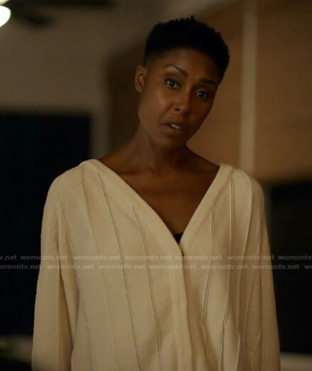 Lynn’s white fringed cardigan on Black Lightning