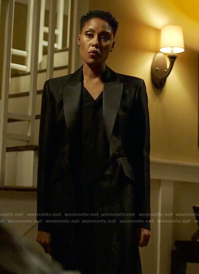 Lynn’s black sheer blazer jacket on Black Lightning