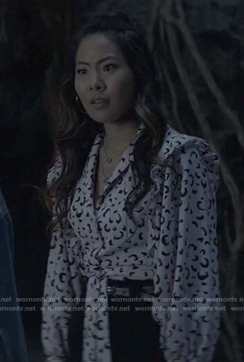 Mary’s pink leopard print tie-front top on Batwoman