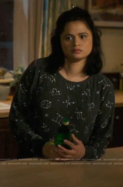 Mel’s grey constellation print pajama top on Charmed