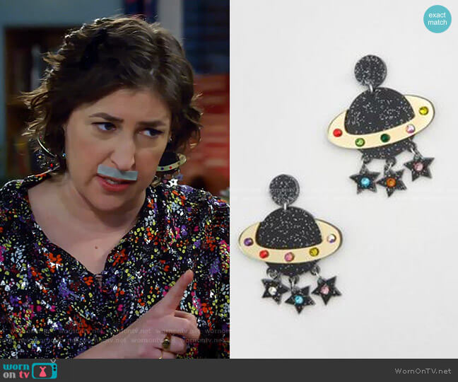 Modcloth Treasure Planet Dangle Earrings worn by Kat Silver (Mayim Bialik) on Call Me Kat