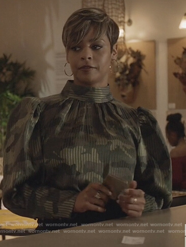 Mo’s camo puff sleeve top on All American