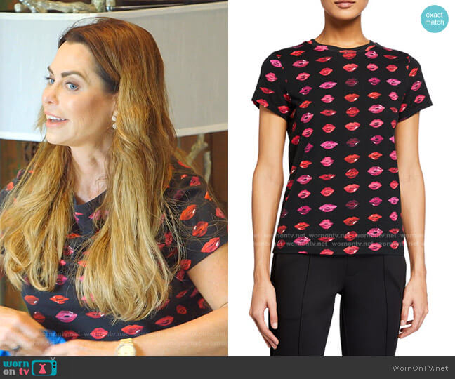 Pam & Gela Lip-Print Crewneck Tee worn by D’Andra Simmons on The Real Housewives of Dallas