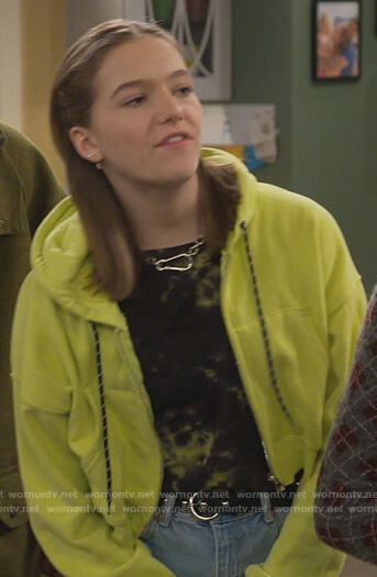 Presley’s black and yellow tie dye tee on Side Hustle