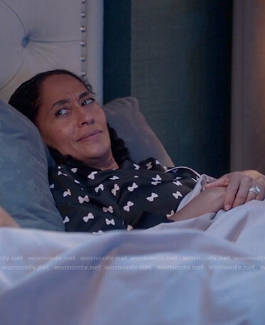 Rainbow’s bow print pajamas on Black-ish