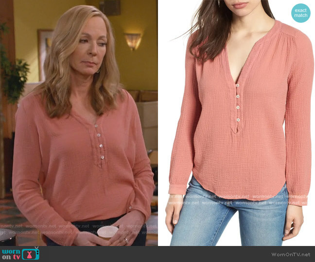 Velvet by Graham & Spencer Winter Gauze Cotton Henley Top worn by Bonnie Plunkett (Allison Janney) on Mom