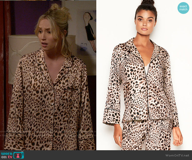 Victoria's Secret Satin Long PJ Set in Leopard worn by Mandy Baxter (Molly McCook) on Last Man Standing