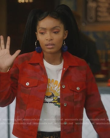 Zoey’s white California print tee on Grown-ish