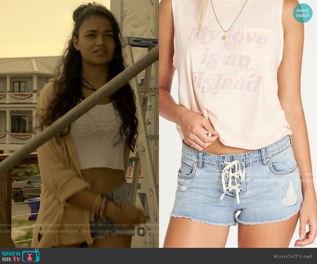 Billabong Lite Hearted Denim Short worn by Kiara Carrera (Madison Bailey) on Outer Banks