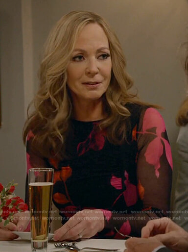 Bonnie’s black and pink floral ruched dress on Mom